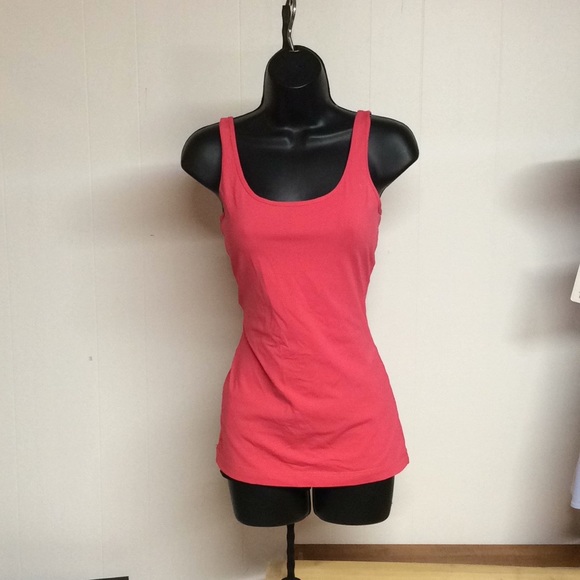2/$40 Lululemon tank Size 6